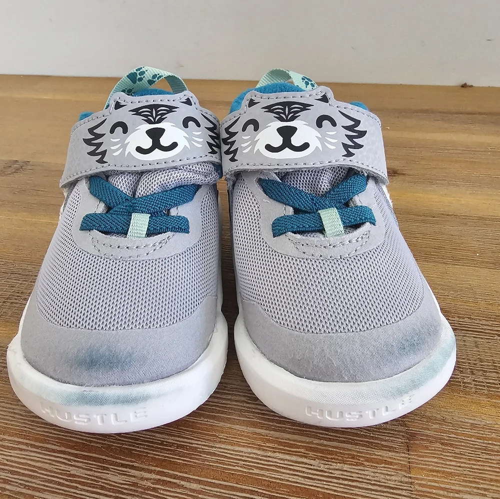NIKE Team Hustle Lil Wolf Gray Infant Sneakers, Shoes